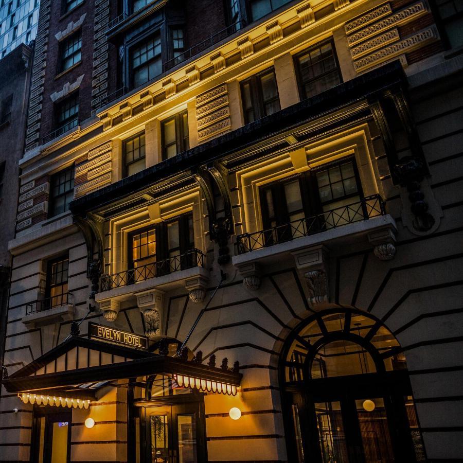 Hotel The Evelyn Nomad Nueva York Exterior foto The hotel's facade at night
