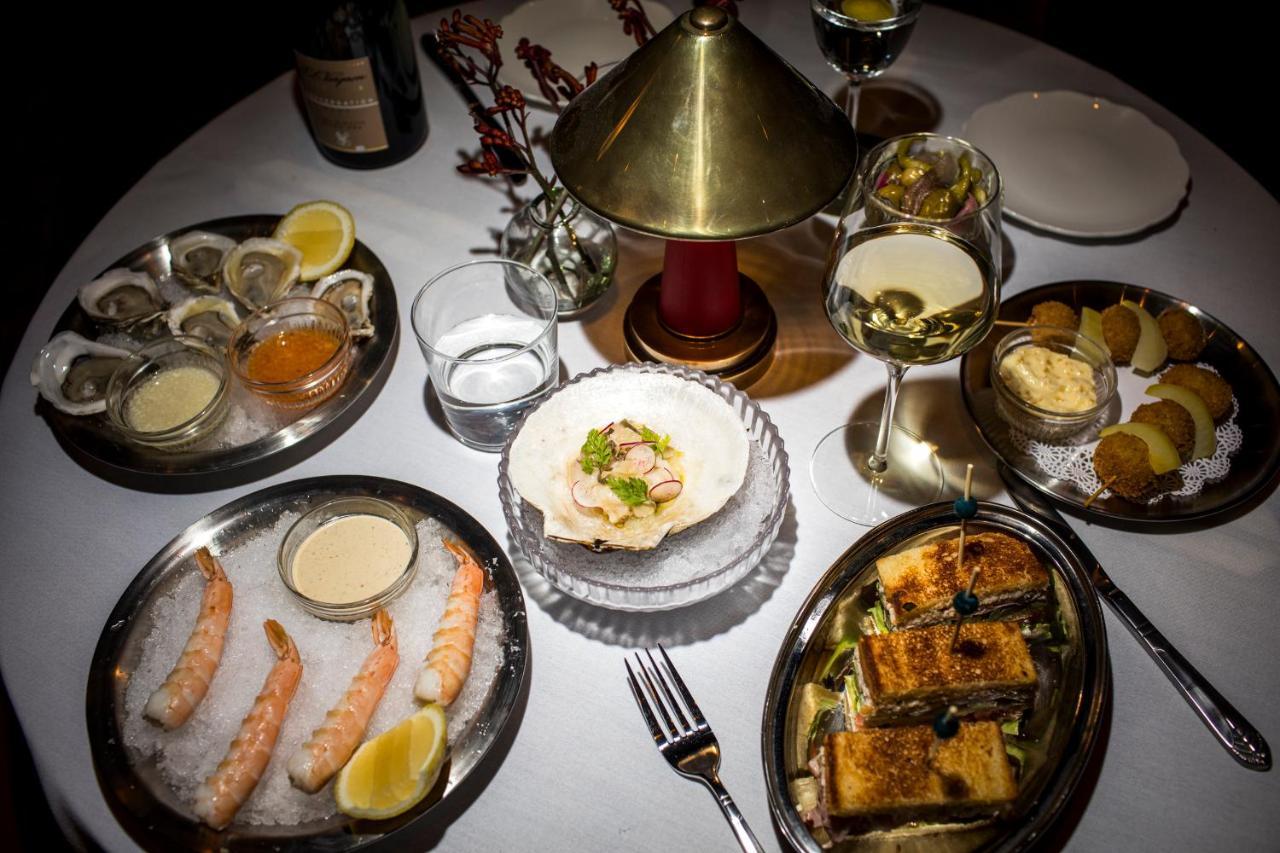 Hotel The Evelyn Nomad Nueva York Exterior foto A selection of dishes at the restaurant