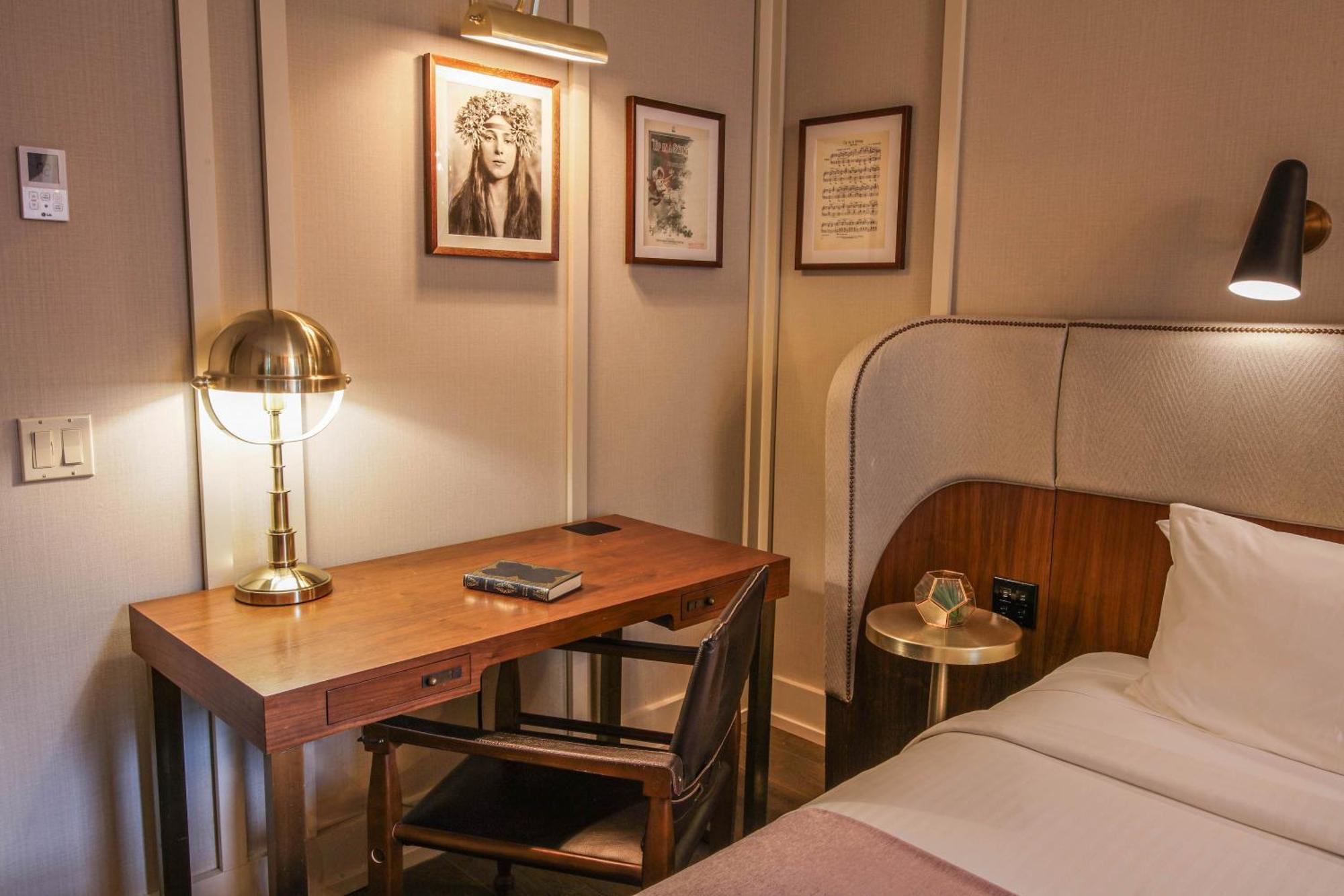 Hotel The Evelyn Nomad Nueva York Exterior foto A room at the hotel
