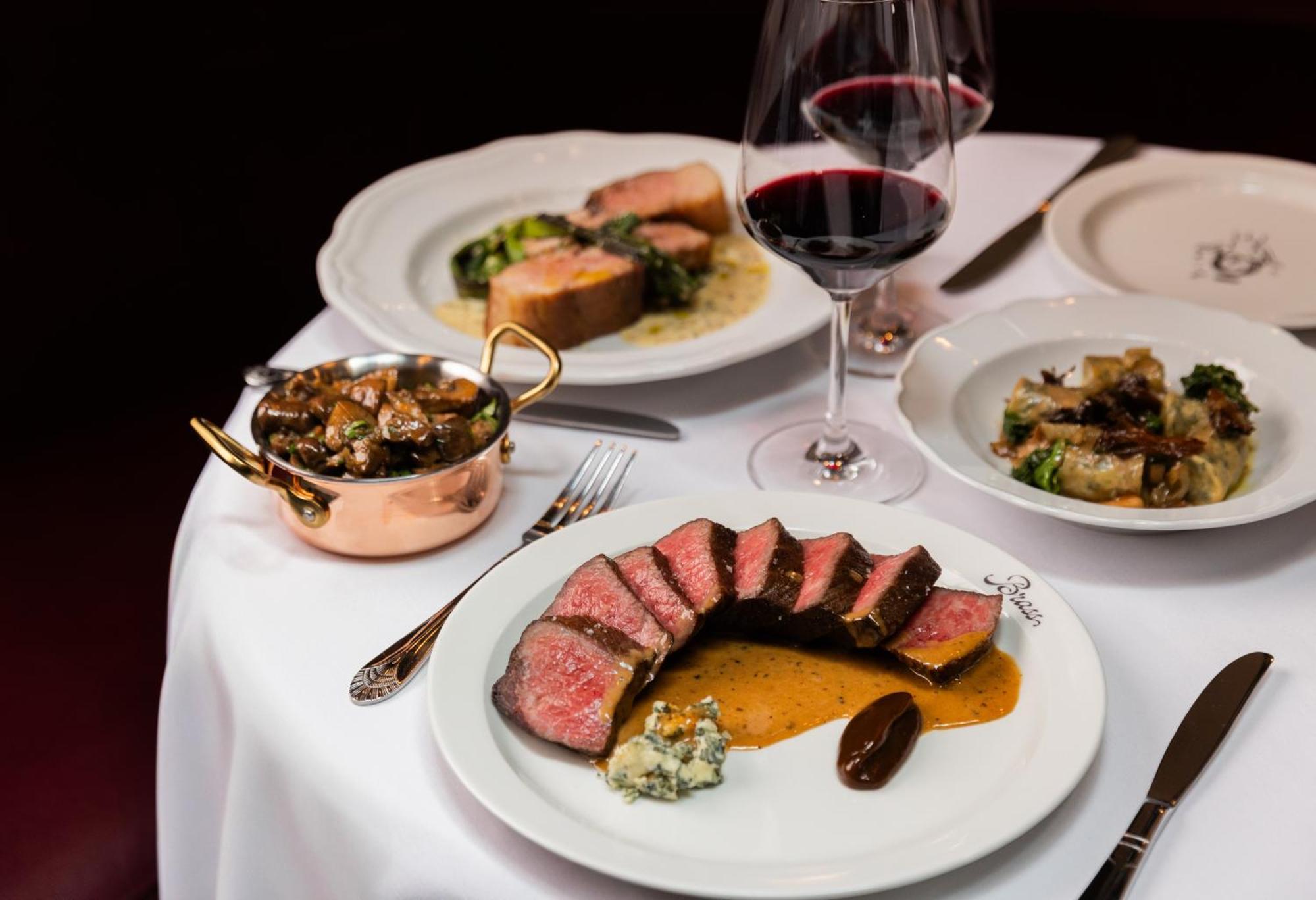 Hotel The Evelyn Nomad Nueva York Exterior foto A meal at the restaurant